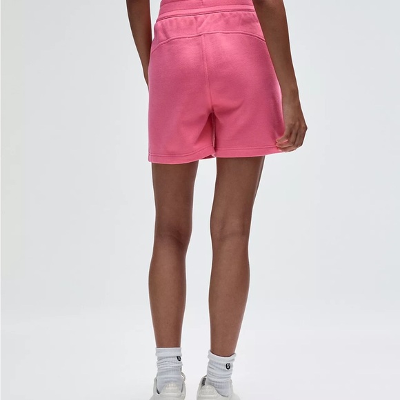 Lululemon 🌟NWT🌟 Scuba Shorts High Rise Size 10 Sakura Pink - Picture 4 of 11